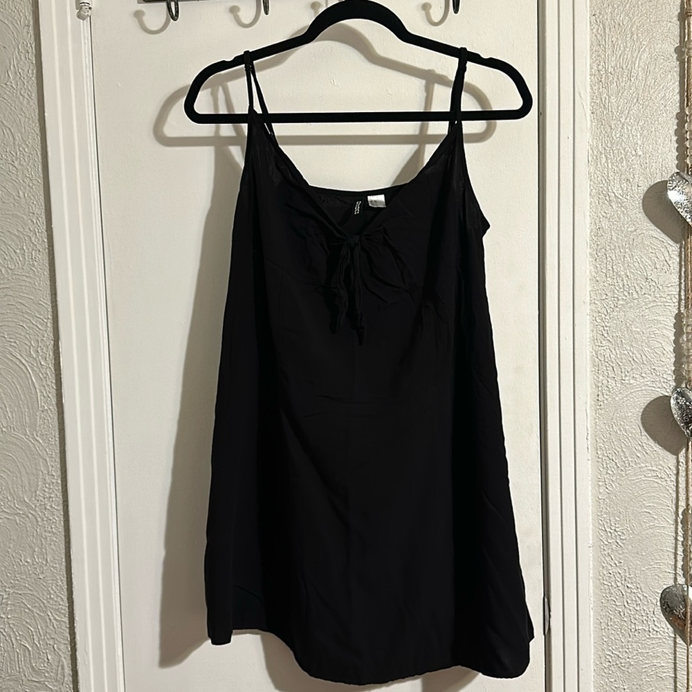 Divided by H&M Black tie front relaxed fit dress in size XL